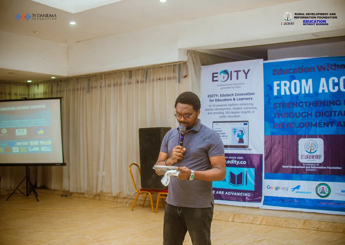 an edity administrator giving out a lecture in a conference organized by ruderf for edity