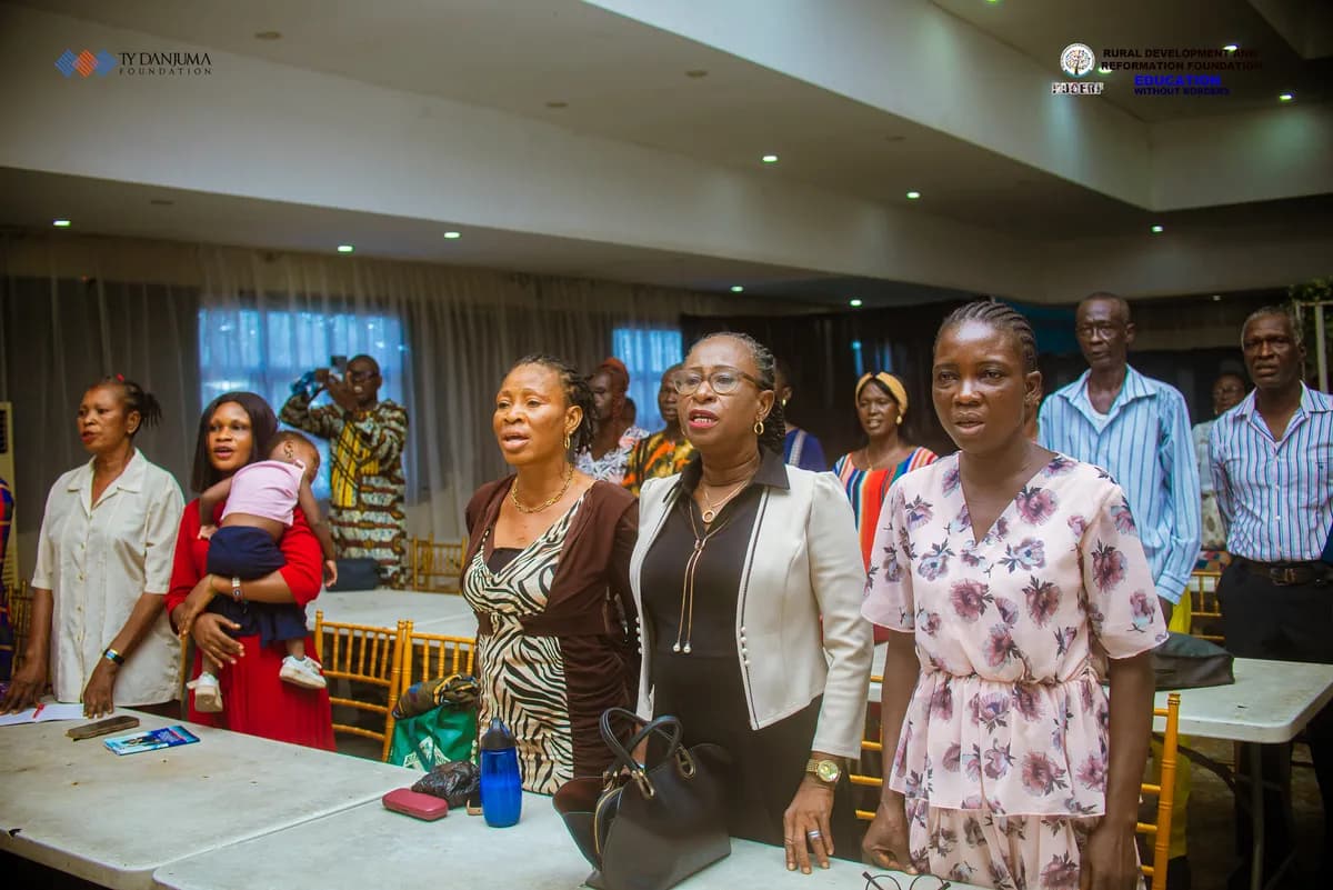 RUDERF volunteers working together with community members